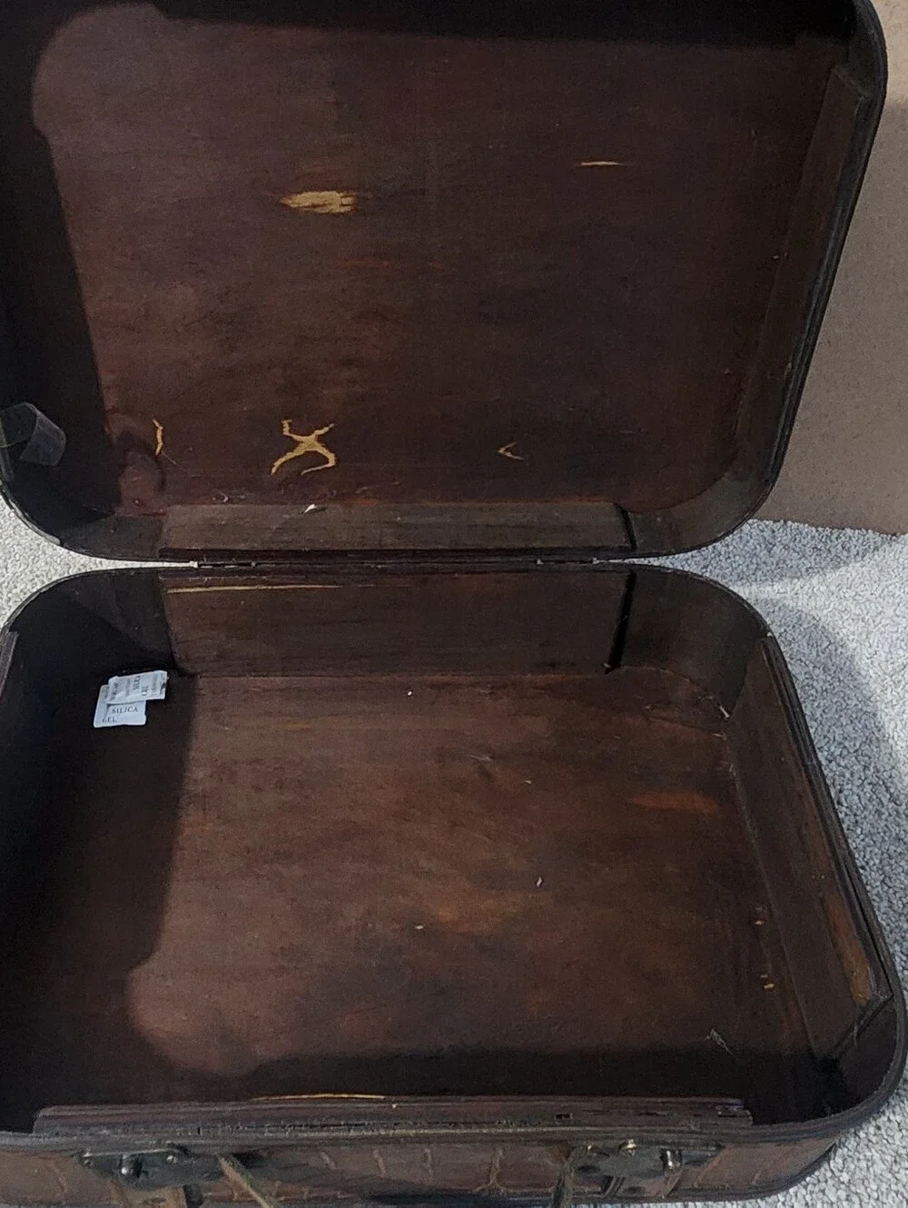 Vintage-Style Brown Croc Embossed Leather Travel Case